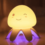 Lámpara Ruido Blanco Medusa F8 - Luz relajante y música para dormir mejor